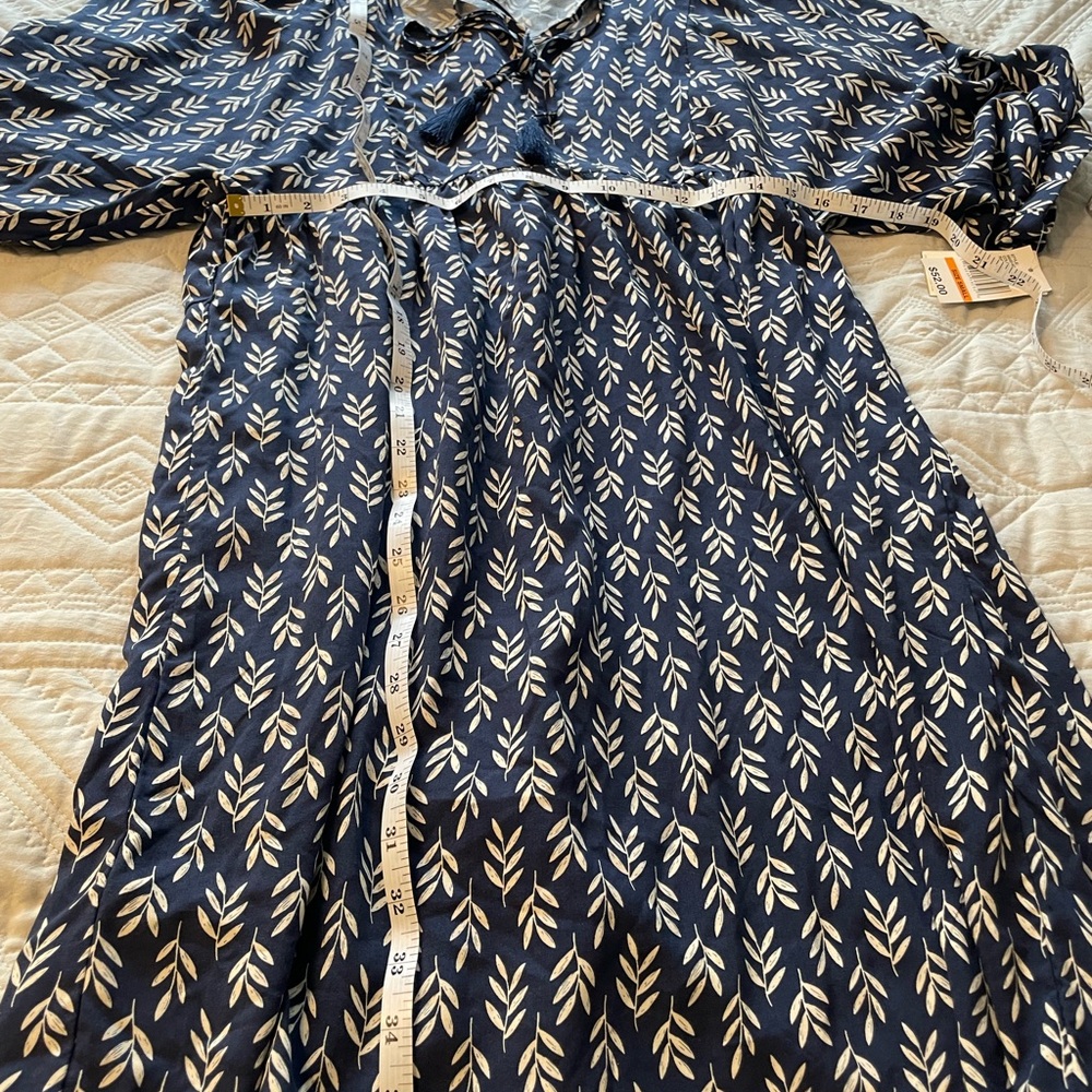 Elegant Blue and White Patterned Midi Dress - Picture 9 of 13
